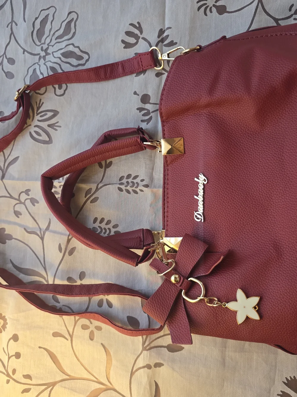 Elegant Women's Burgundy Tote Bag - Picture 2 of 5